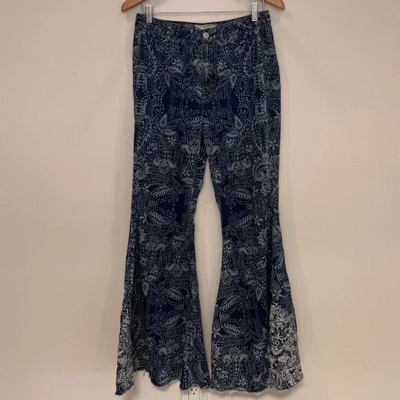 ❤️💜💙💛 FREE PEOPLE Blue Float On Flare Jeans Embroidered Paisley Jeans Size 28 - Picture 3 of 16